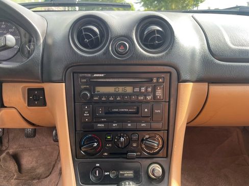 Used 1999 MAZDA MX-5 Miata RWD image 16