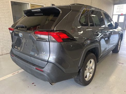 Used 2021 Toyota RAV4 LE AWD/4WD image 4