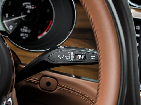 Used 2022 Bentley Bentayga AWD/4WD image 36