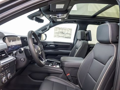 New 2026 Chevrolet Suburban Premier image 9