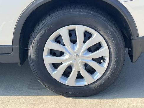 Used 2017 Nissan Rogue S FWD image 11