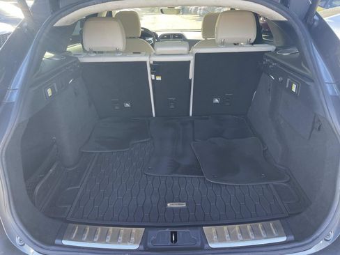 Used 2019 Jaguar F-PACE Prestige image 8