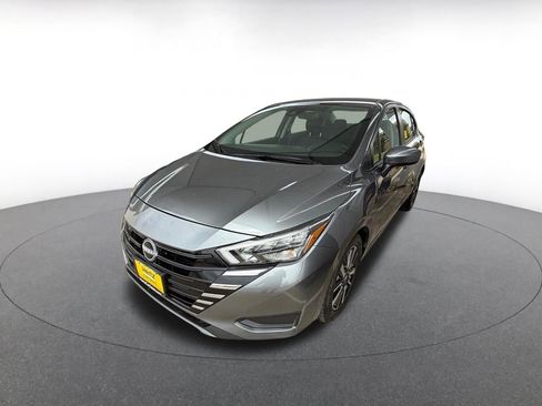 Used 2025 Nissan Versa SV image 3