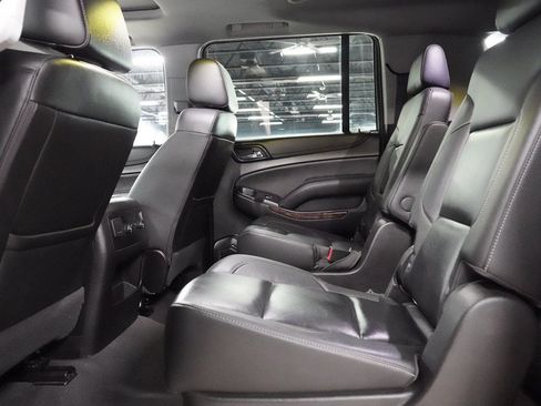 Used 2020 Chevrolet Suburban LT AWD/4WD image 14