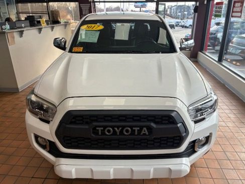 Used 2017 Toyota Tacoma Limited w/ Tow Package image 7