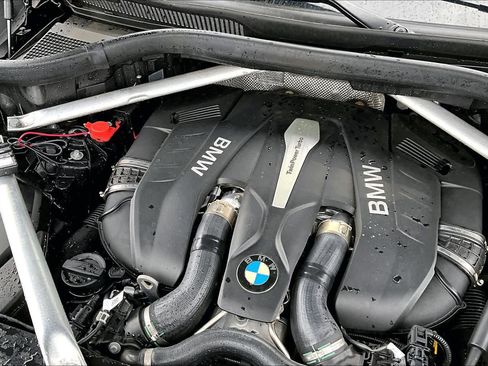 Used 2019 BMW X5 xDrive50i w/ M Sport Package image 32