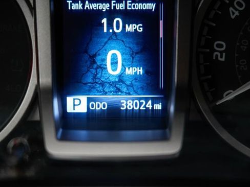 Used 2022 Toyota Tacoma SR5 AWD/4WD image 17
