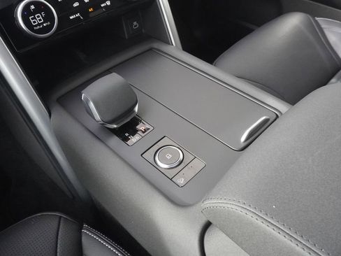 Used 2025 Land Rover Discovery S image 14