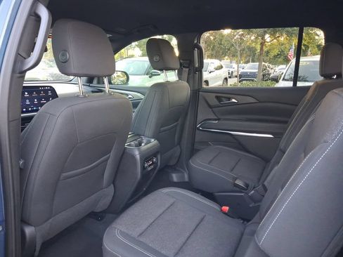 Used 2025 Chevrolet Traverse LT FWD image 7