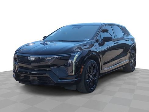Used 2025 Cadillac Optiq Sport 2 w/ LPO, ONYX Package AWD/4WD image 1