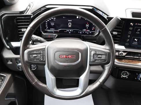Used 2022 GMC Sierra 1500 Elevation w/ LPO, Elevation Black Package AWD/4WD image 17