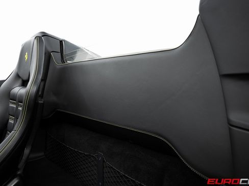 Used 2022 Ferrari F8 Tributo image 41