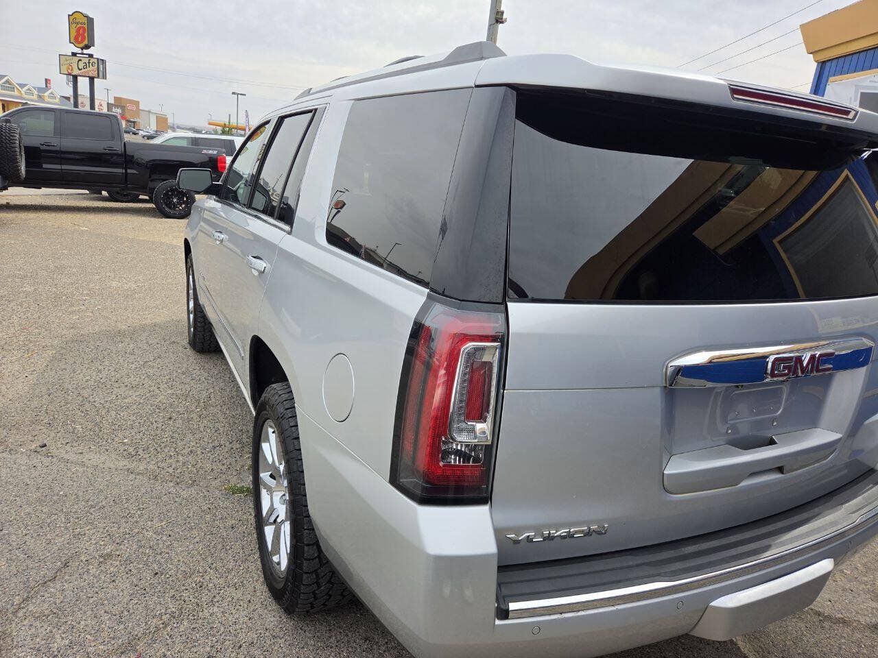 Used 2015 GMC Yukon AWD/4WD image 4