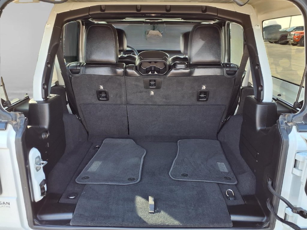 Used 2018 Jeep Wrangler Unlimited Sahara AWD/4WD image 25