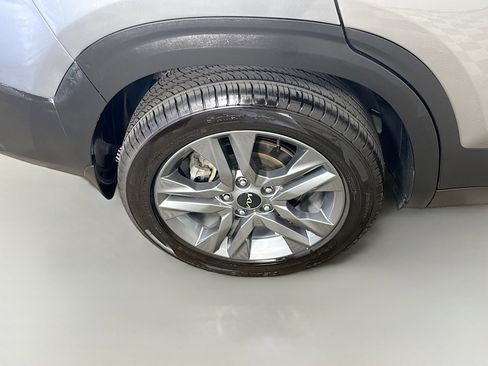 Used 2022 Kia Seltos LX image 32