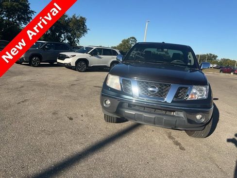 Used 2013 Nissan Frontier SL w/ Moonroof Pkg image 2