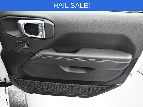 Used 2022 Jeep Wrangler Unlimited Sahara w/ Cold Weather Group image 32