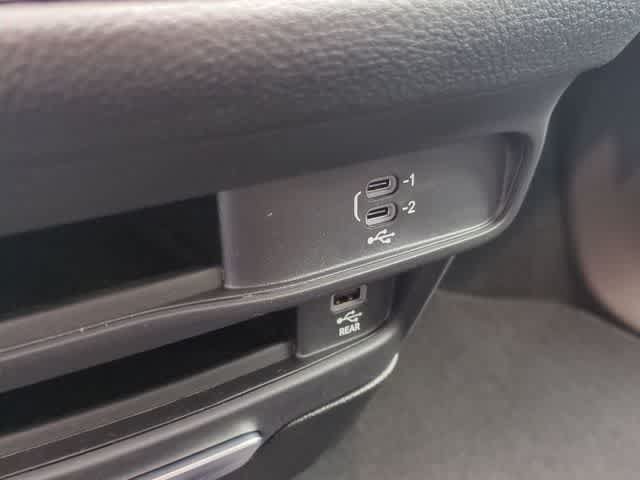 New 2026 Chrysler Pacifica Select FWD image 31