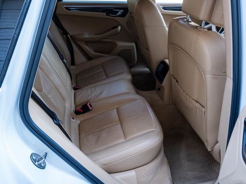 Used 2015 Porsche Macan S w/ Infotainment Package image 36