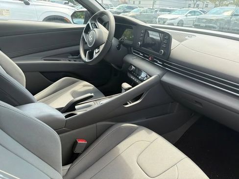 Used 2025 Hyundai Elantra Sport FWD image 12