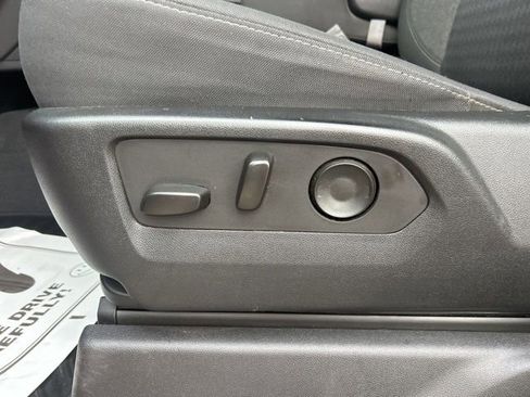 Used 2024 Chevrolet Silverado 2500 Custom w/ Custom Value Package image 16