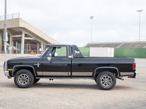 Used 1986 Chevrolet C/K Truck 2500 image 14