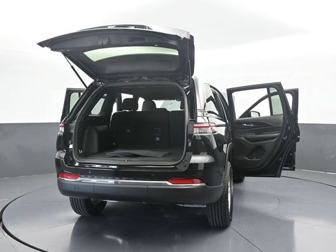 Used 2025 Jeep Grand Cherokee Laredo image 71