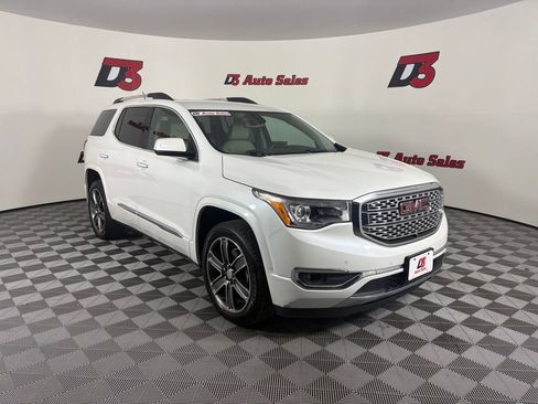 Used 2019 GMC Acadia Denali w/ Technology Package FWD image 8