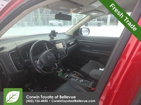 Used 2016 Mitsubishi Outlander SE image 12
