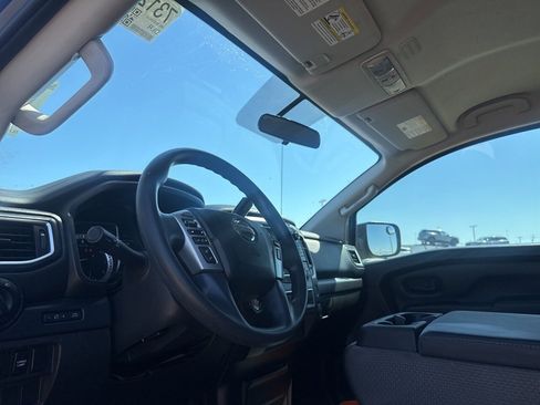 Used 2019 Nissan Titan S image 40