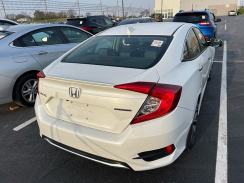 Used 2019 Honda Civic Touring image 4