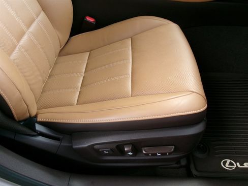 Used 2016 Lexus ES 350 w/ Luxury Package w/Wood Trim FWD image 18
