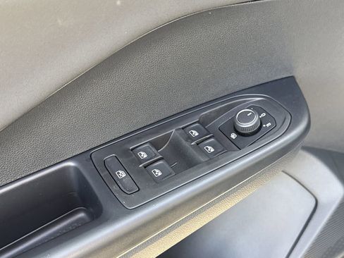 New 2026 Volkswagen Taos SE image 24