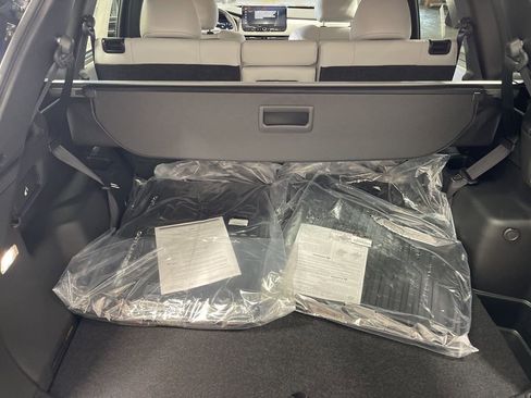 New 2025 Mitsubishi Outlander SE image 34