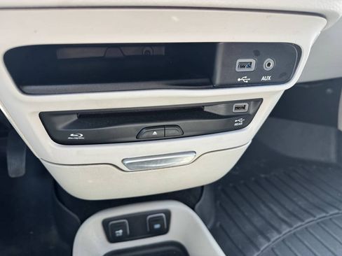 Used 2017 Chrysler Pacifica Touring-L Plus w/ Advanced Safetytec Group FWD image 40