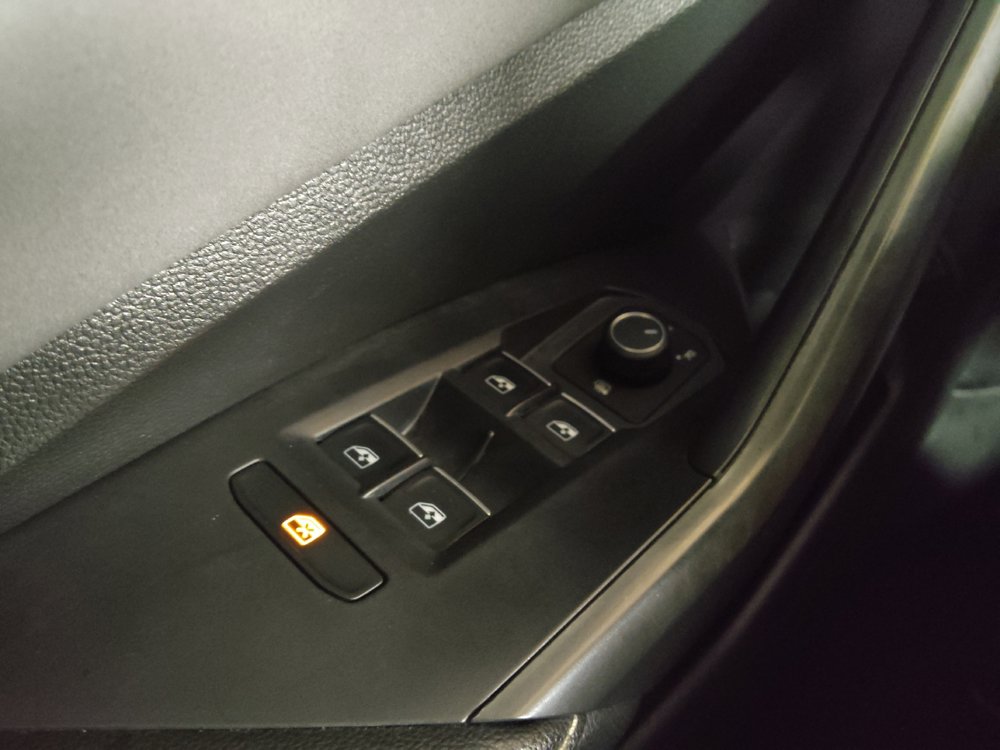 Used 2025 Volkswagen Jetta SE FWD image 27