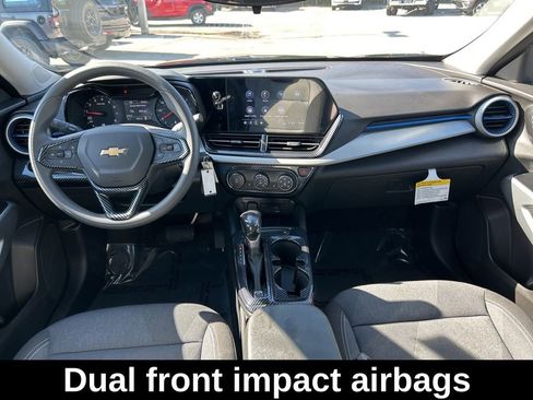 Used 2025 Chevrolet Trax LS w/ LS Convenience Package FWD image 28