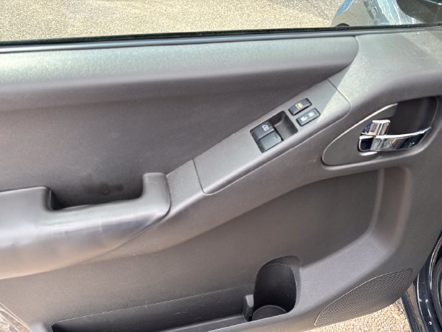 Used 2012 Nissan Frontier PRO-4X AWD/4WD image 11