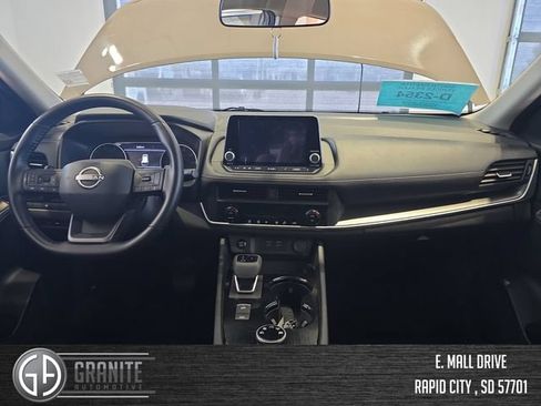 Used 2025 Nissan Rogue SV AWD/4WD image 12