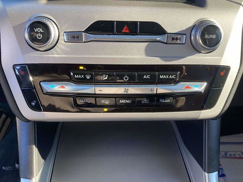 Used 2022 Ford Explorer XLT w/ Equipment Group 202A image 26