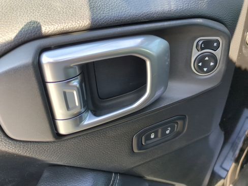 Used 2020 Jeep Gladiator Overland w/ Safety Group image 16