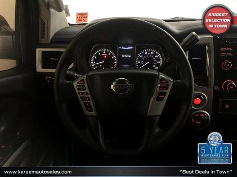 Used 2018 Nissan Titan SV image 33
