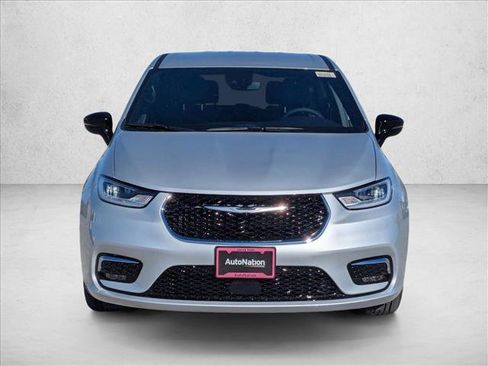 New 2026 Chrysler Pacifica Select image 6