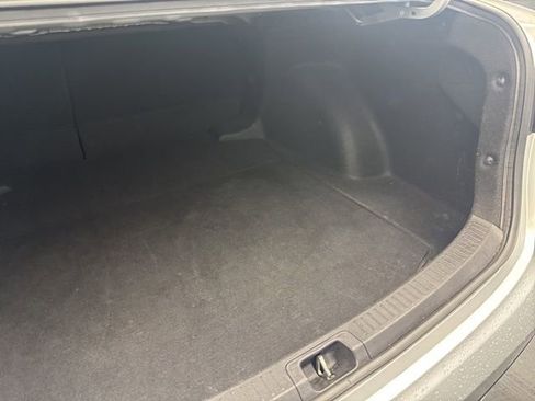 Used 2022 Toyota Corolla LE image 38