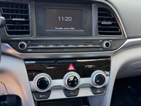 Used 2019 Hyundai Elantra SE FWD image 15