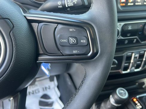 Used 2023 Jeep Gladiator Sport AWD/4WD image 16