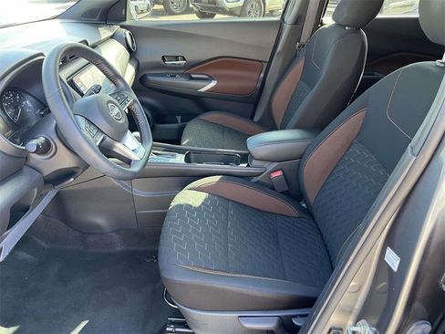 Used 2023 Nissan Kicks SR image 12