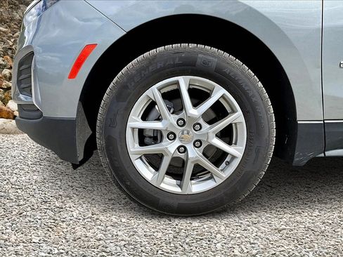 Used 2023 Chevrolet Equinox LT w/ Driver Convenience Package image 9