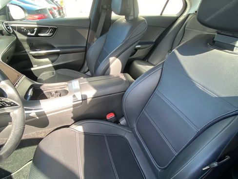 Used 2023 Mercedes-Benz C 300 Sedan image 7