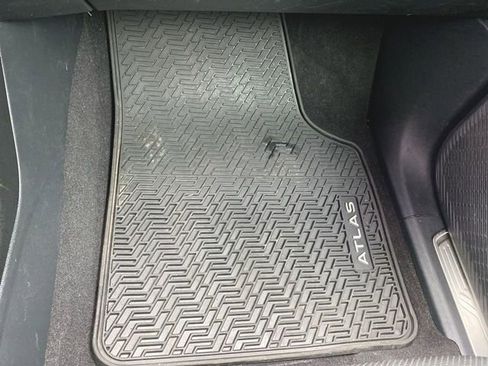 Used 2024 Volkswagen Atlas Peak Edition SEL image 34